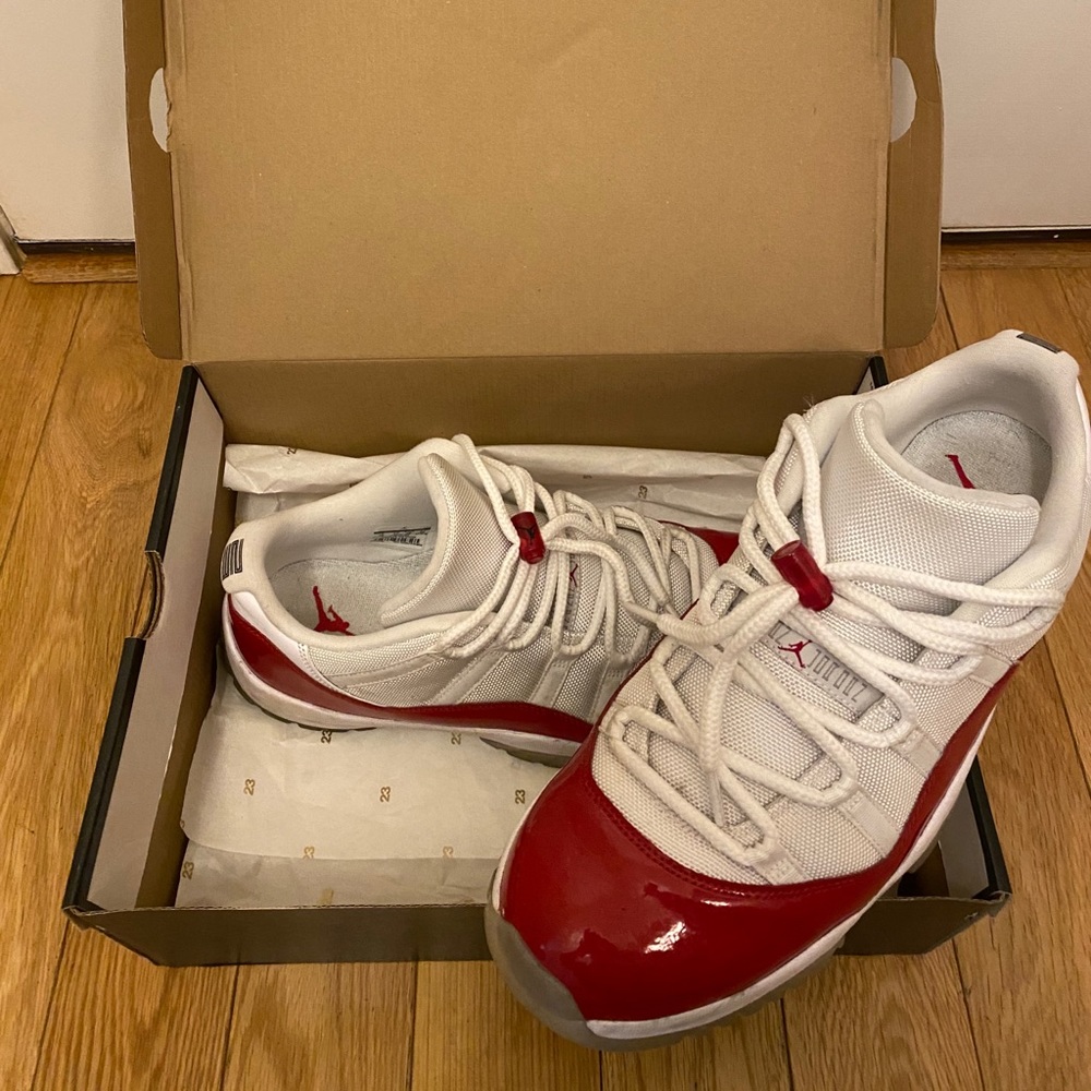 Jordan 11 lowtop cherry red